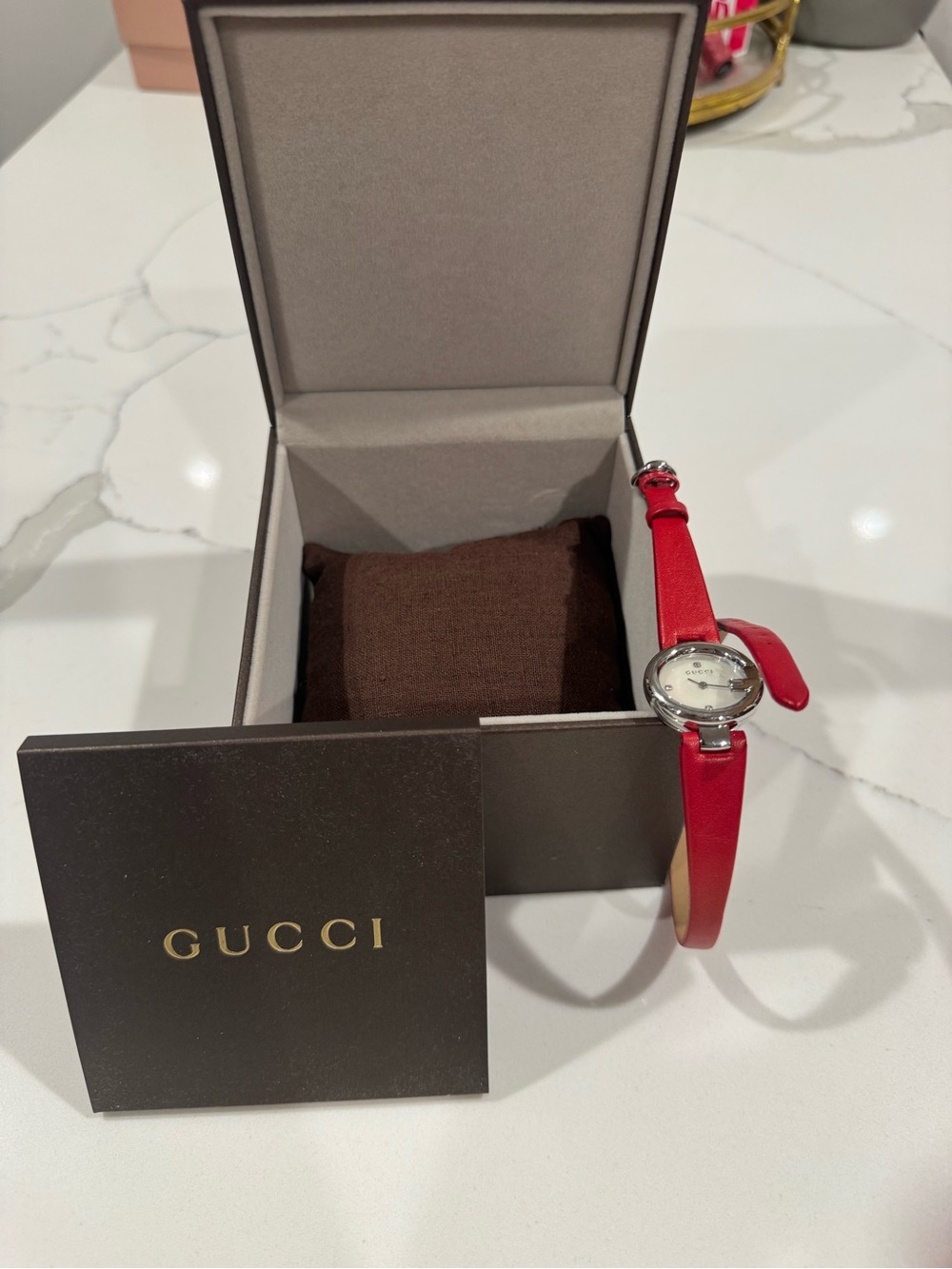 New Gucci Women’s Red Leather Strap Silver-Tone Round Watch